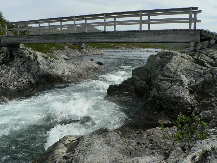 Provance 024.jpg - Vuomakasjoen yli menevä silta.